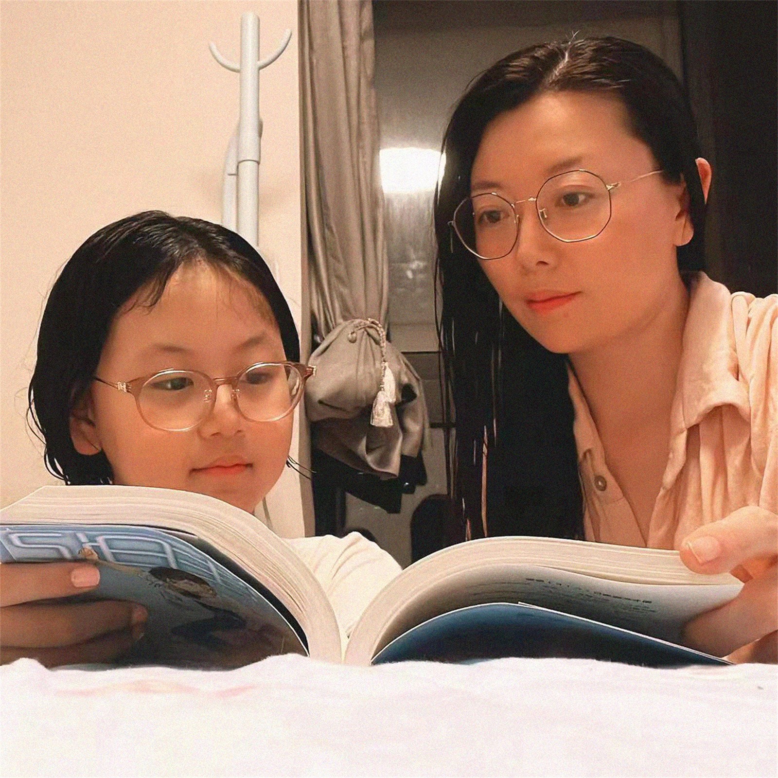 周末休息日辅导孩子阅读.jpg